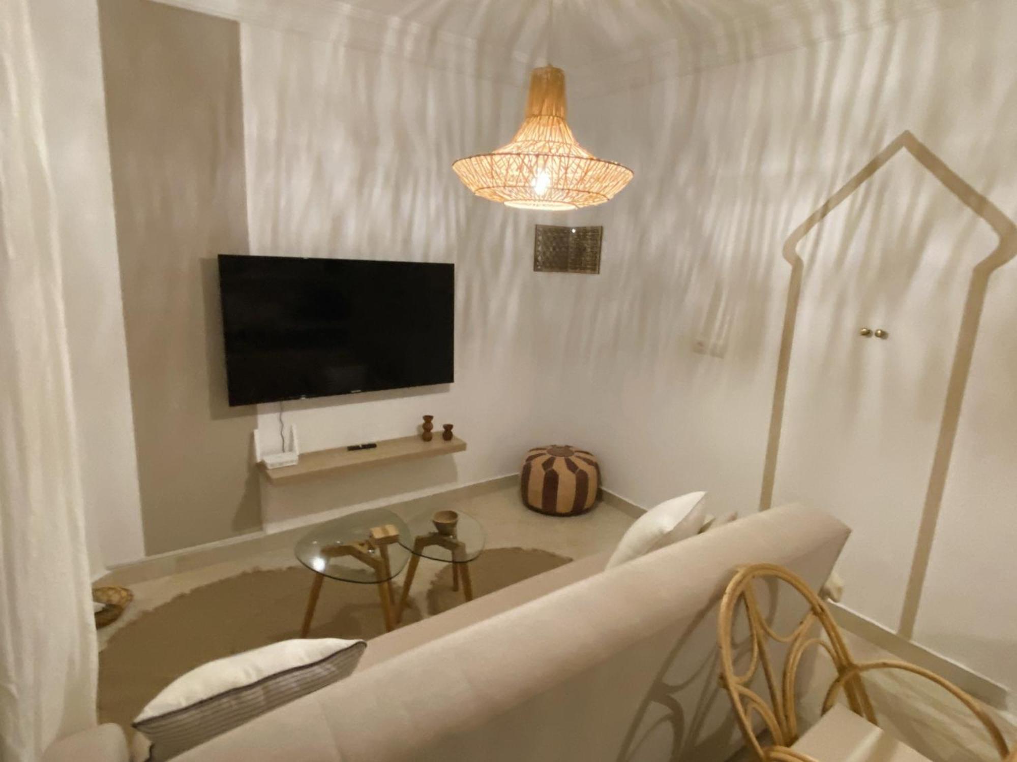 Magnificent With Private Rooftop Terrace Appartement *